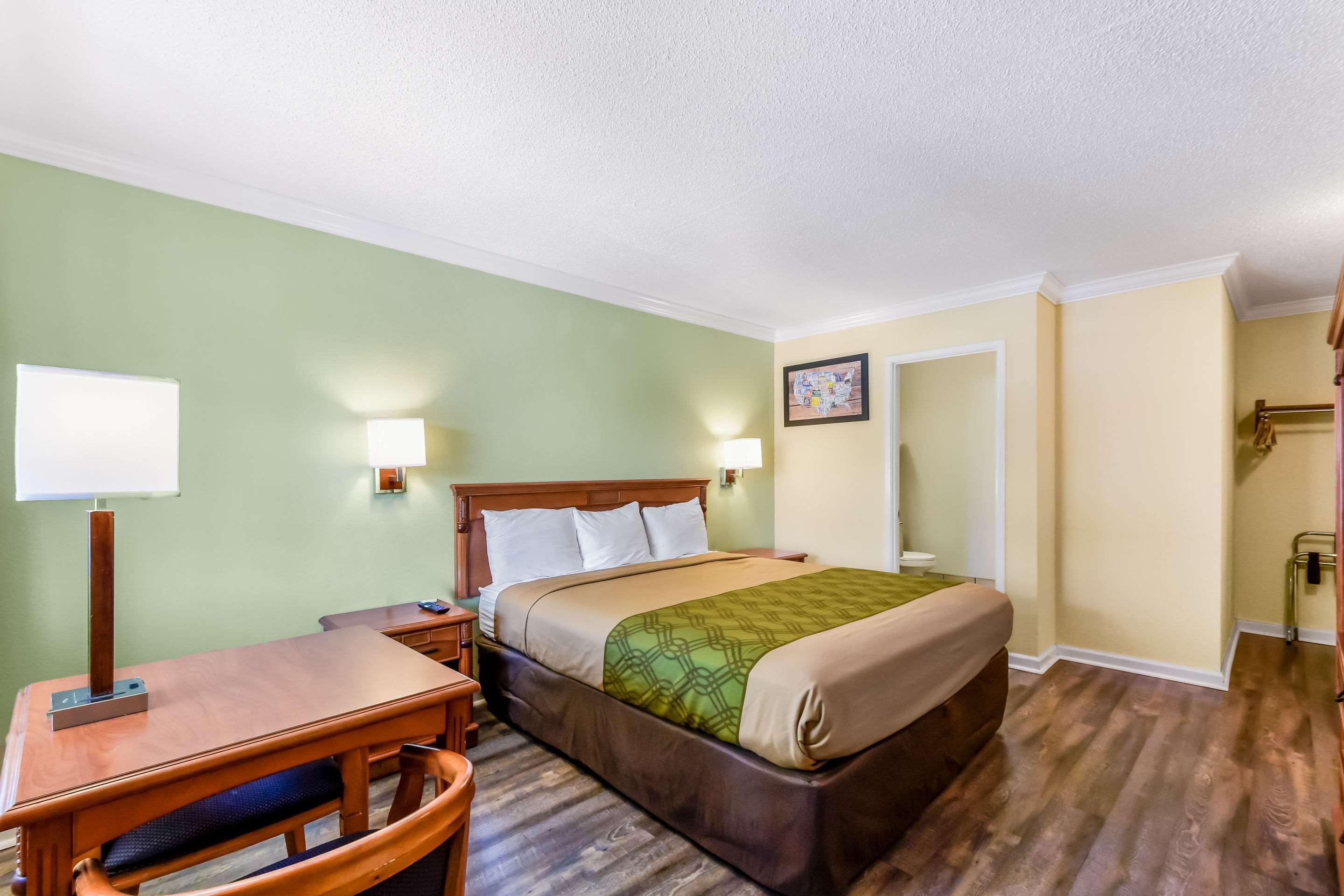 Lodge Econo Near I-5 *