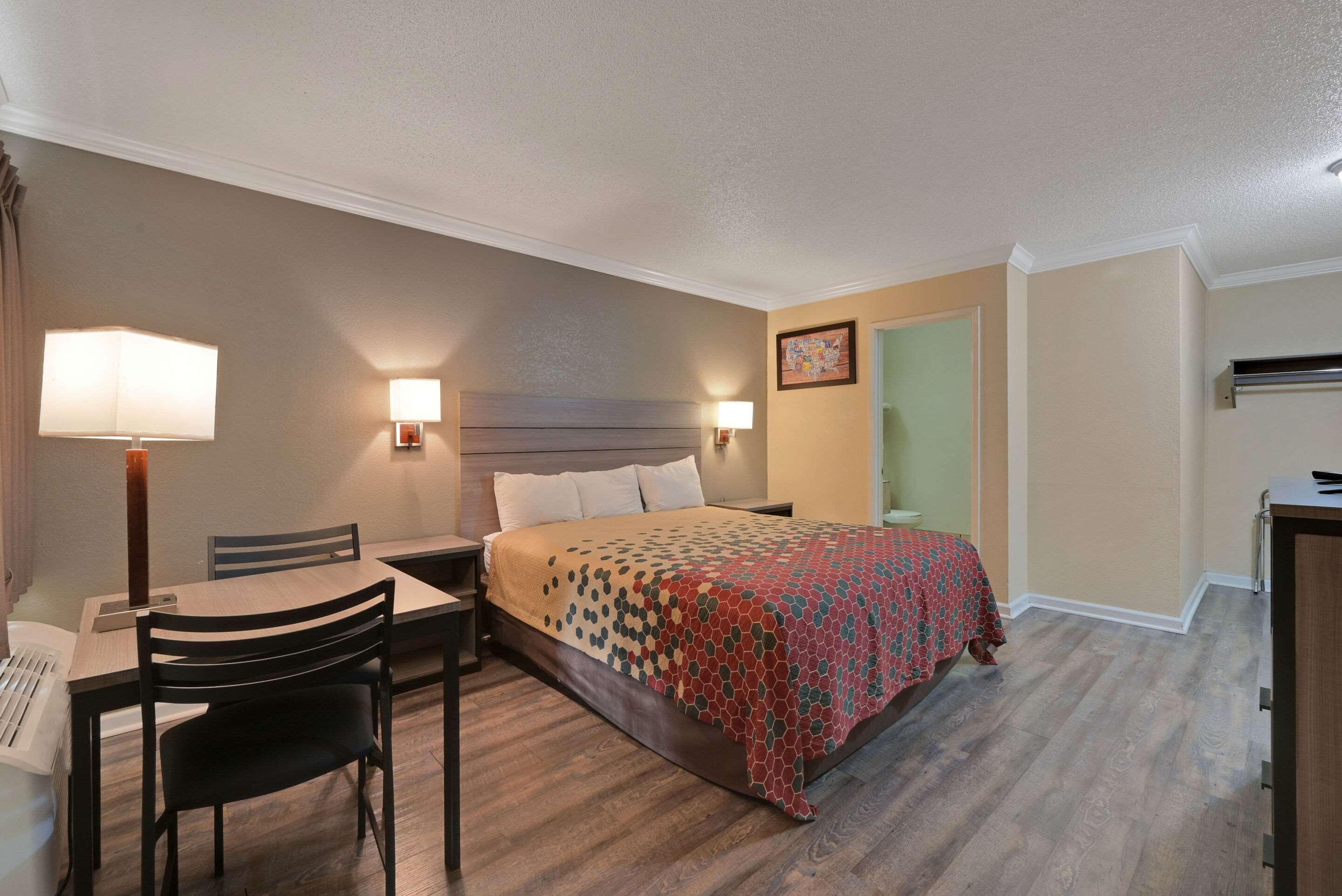 Lodge Econo Near I-5 Woodland