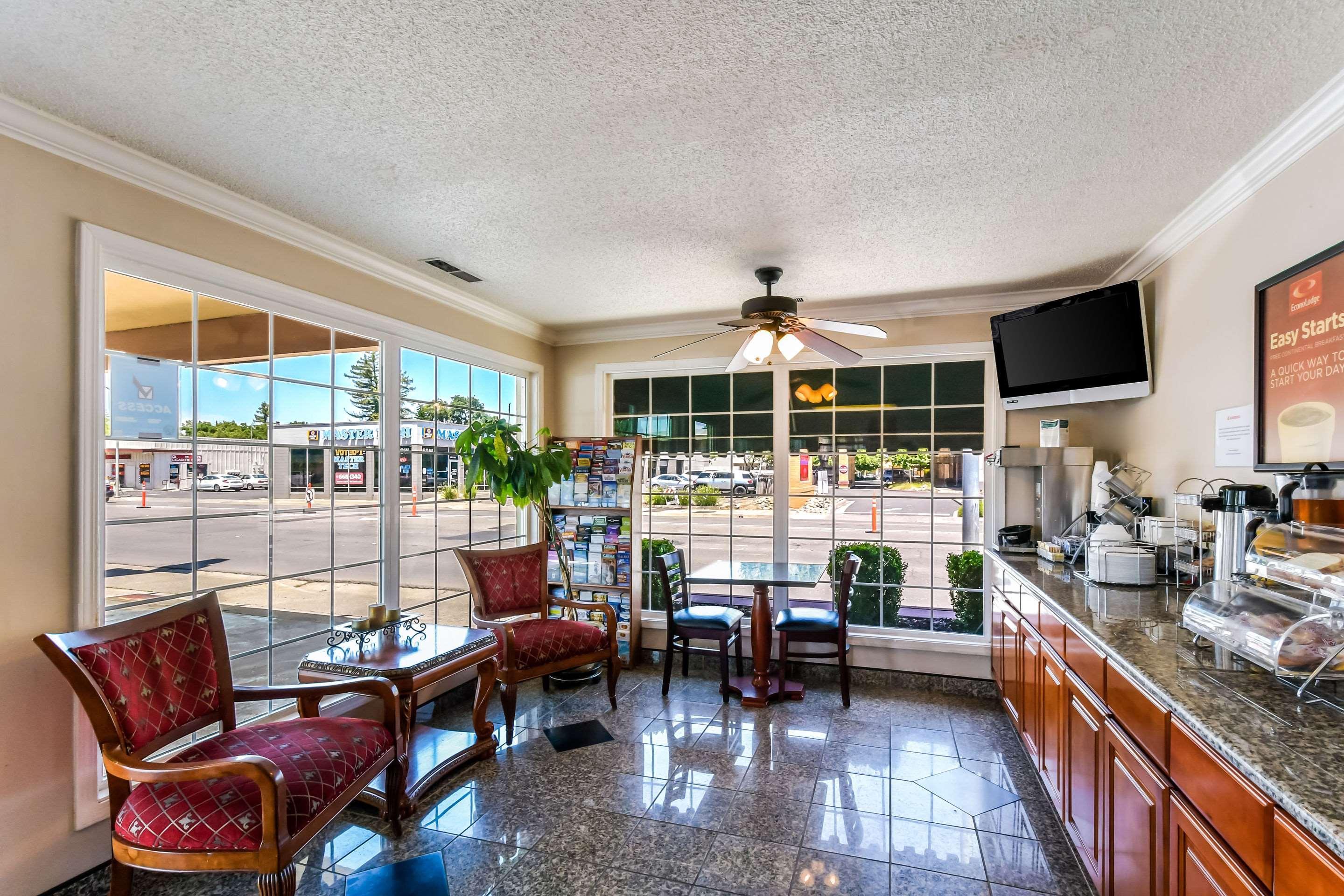 Lodge Econo Near I-5