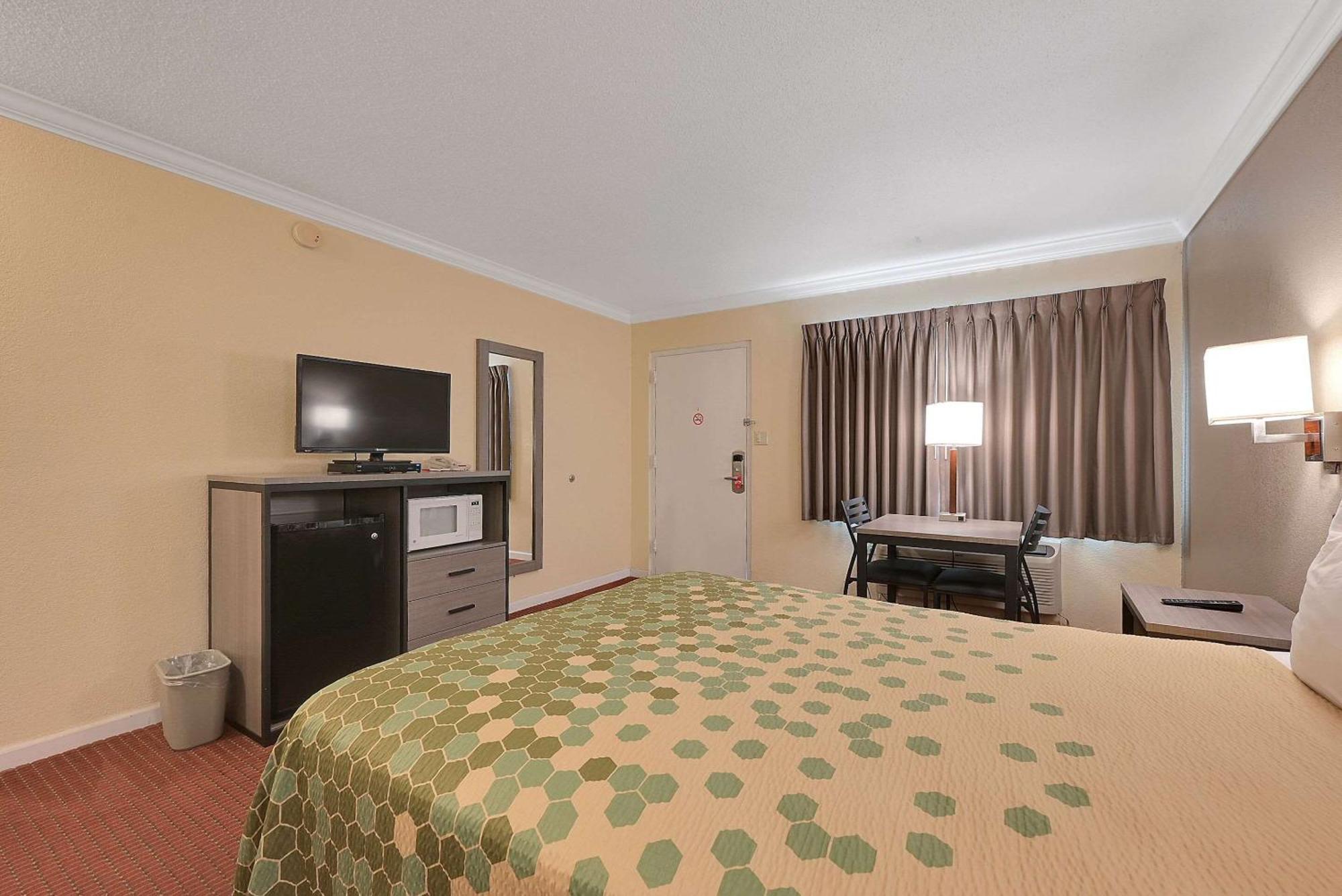 Lodge Econo Near I-5