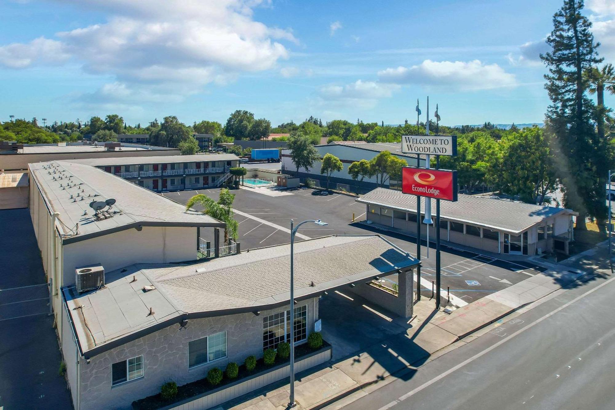 Lodge Econo Near I-5